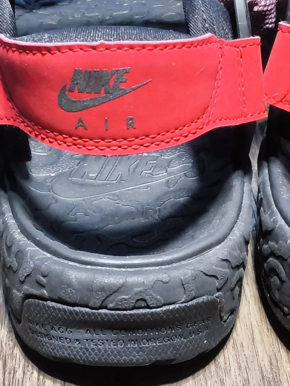 Nike ACG Air Deschutz+ Men’s 10 Redstone Black Outdoor Hiking Sport Sandals